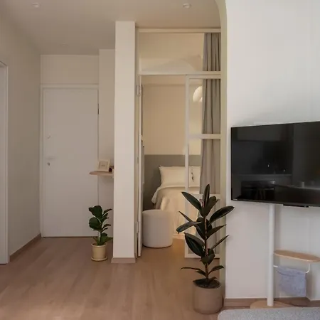 Sola Urban Aparthotel 4*