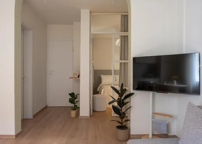Sola Urban Aparthotel 4*
